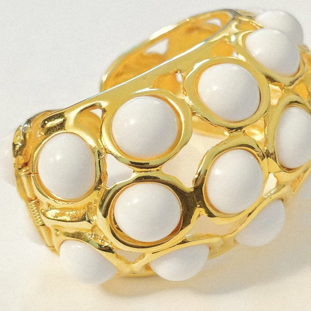 vintage Kenneth Jay Lane chunky white Cabochon cuff bracelet Mod Space Age - Picture 5 of 13